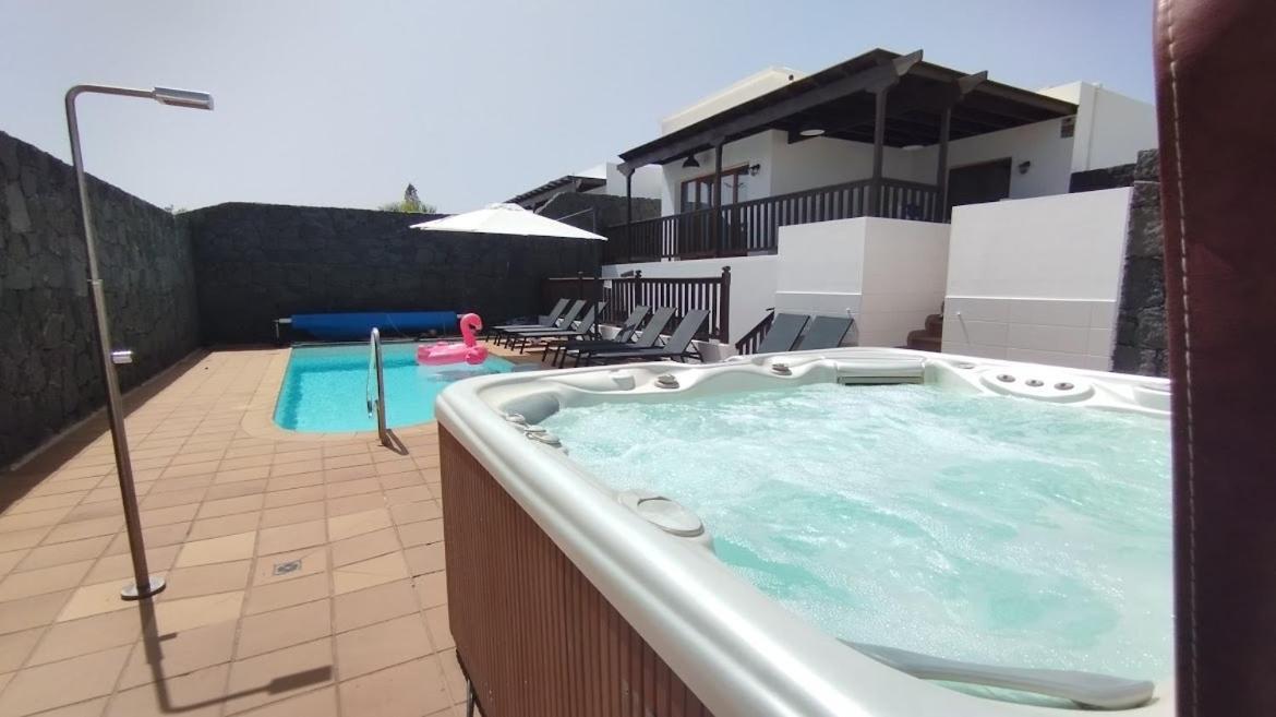 Stylish 6 Bedroom Villa Princesa - Hot Tub - Heated Pool - Near Beach & Waterparks بلايا بلانكا المظهر الخارجي الصورة